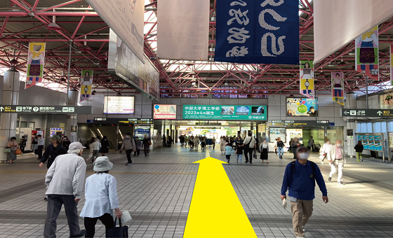 金山駅北口からアスナル金山に向かいます。