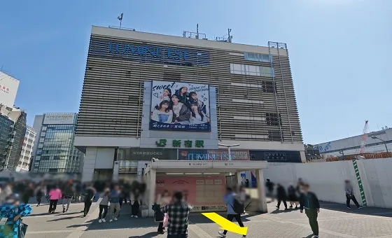 JR新宿駅東口からご案内致します。