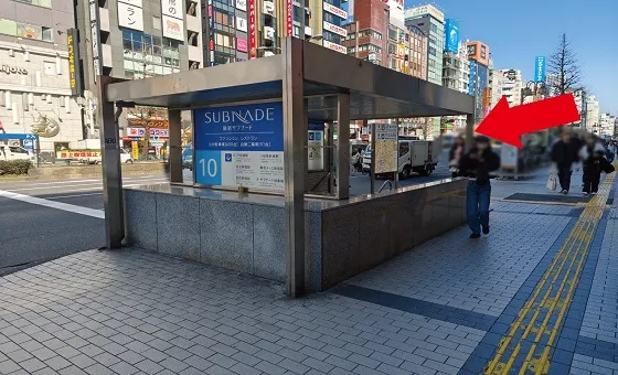 10番階段からサブナードへご入店ください。